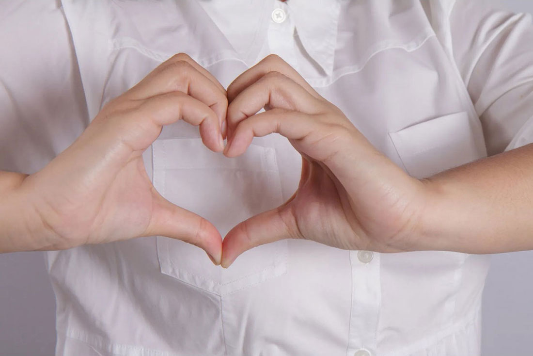Best Injectable HGH to Buy Woman Doctor Hands Showing Heart